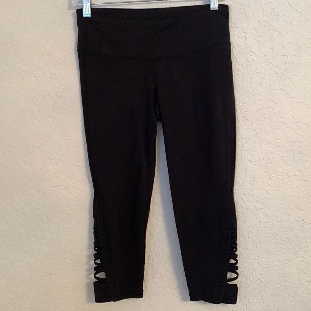 Athleta Cropped Criss Cross Leggings   Size S